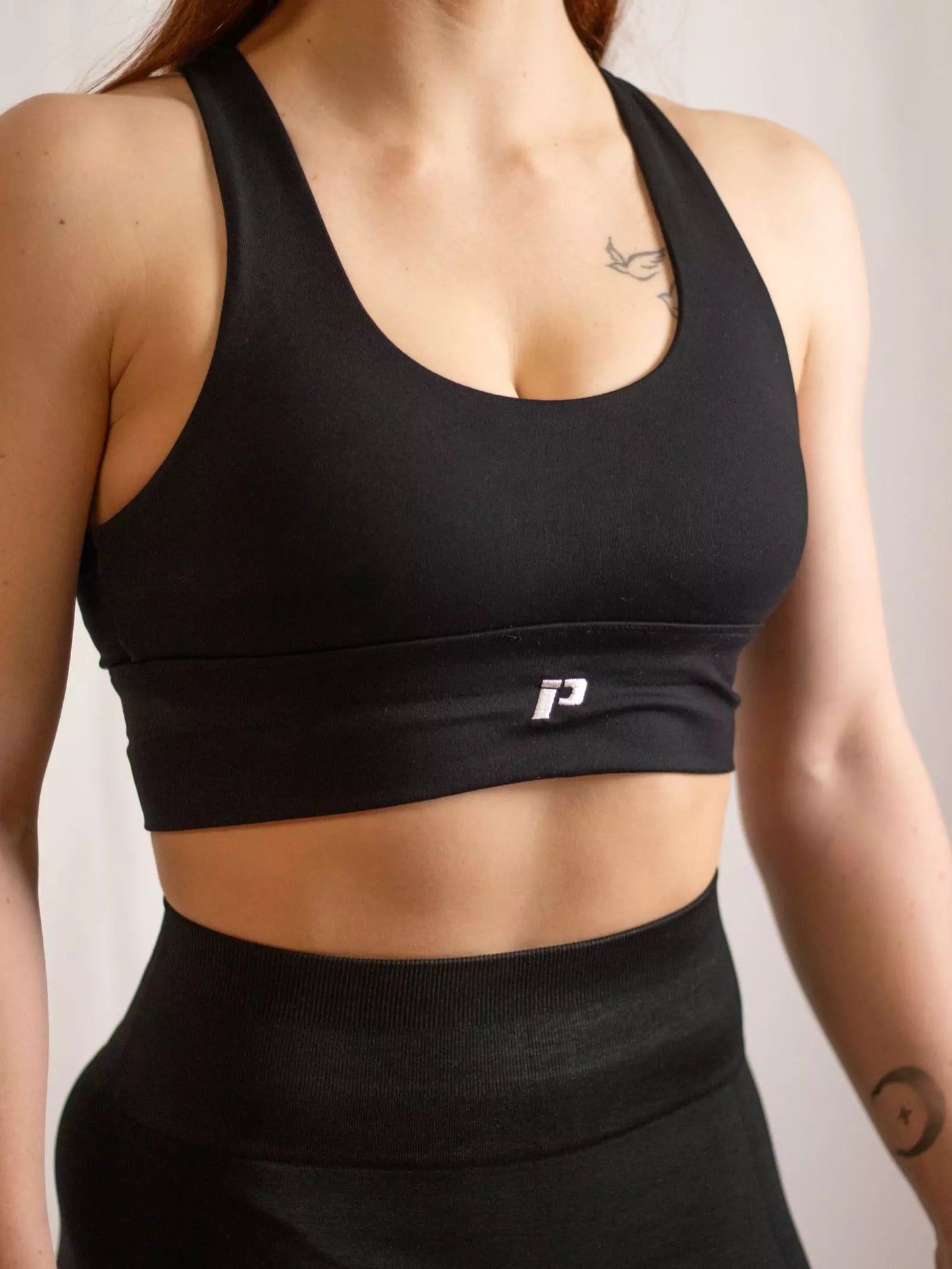 Brassière de sport emblem noir de coté