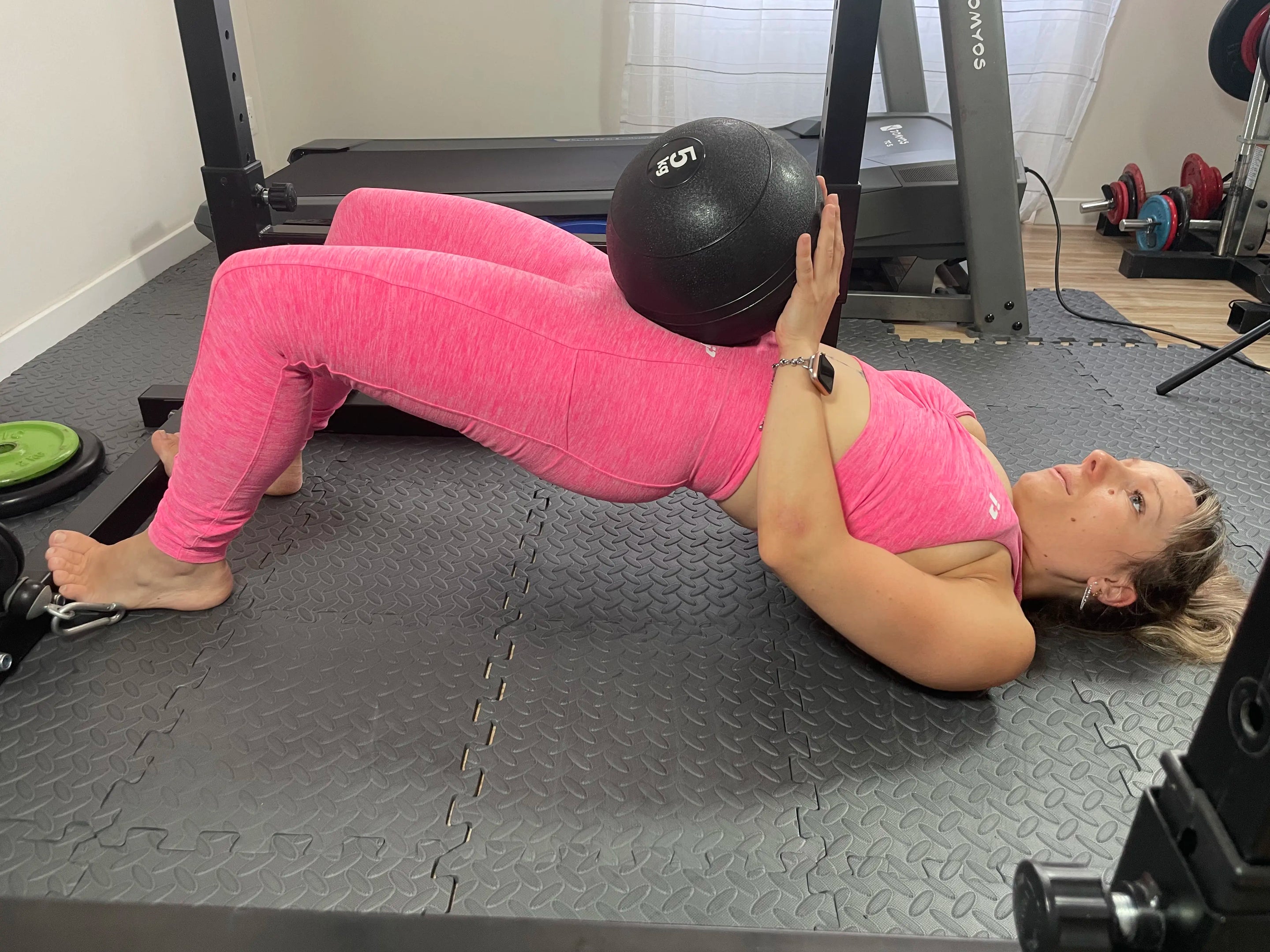 Aurore en hip thrust