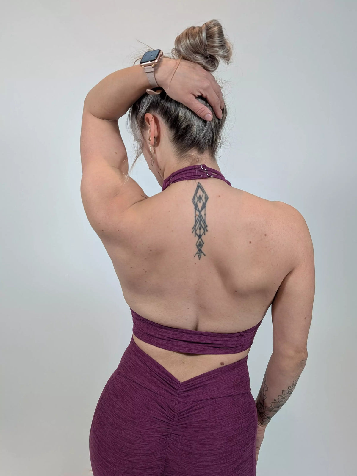 Brassière de sport sculptine violet de dos 