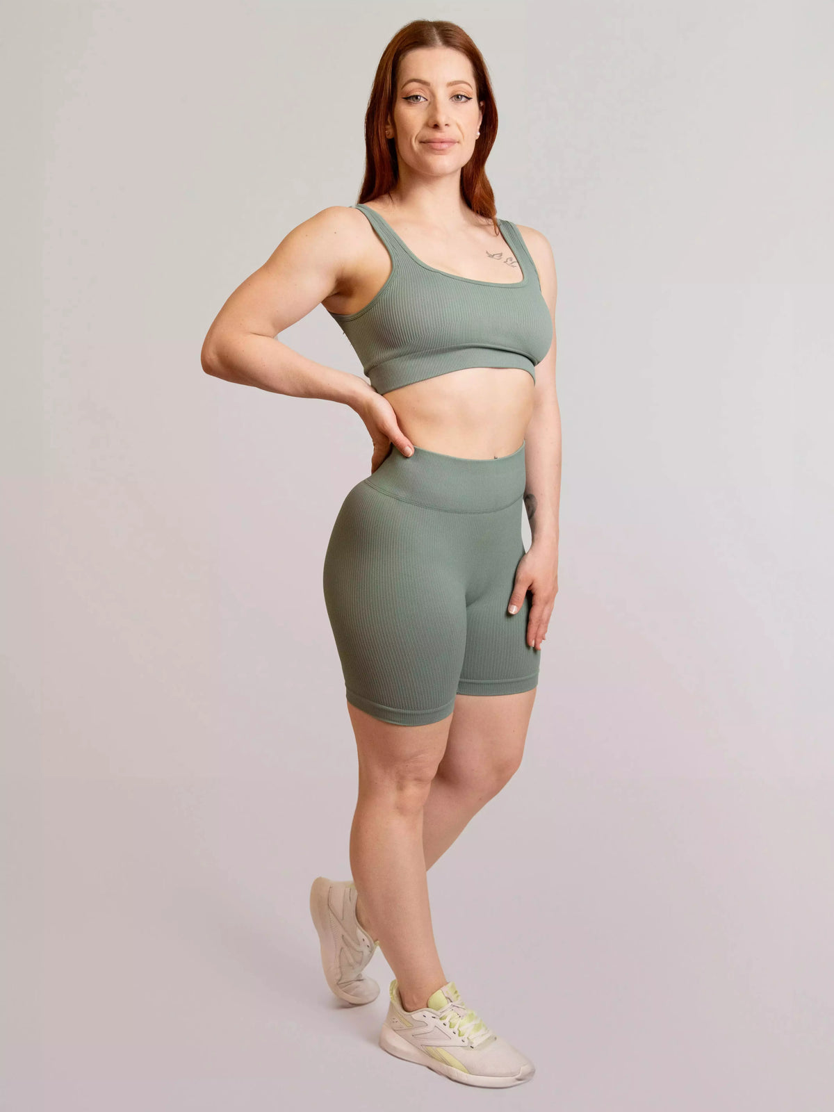 Ensemble de sport cotelé short RIB bleu cadet de profil droit 