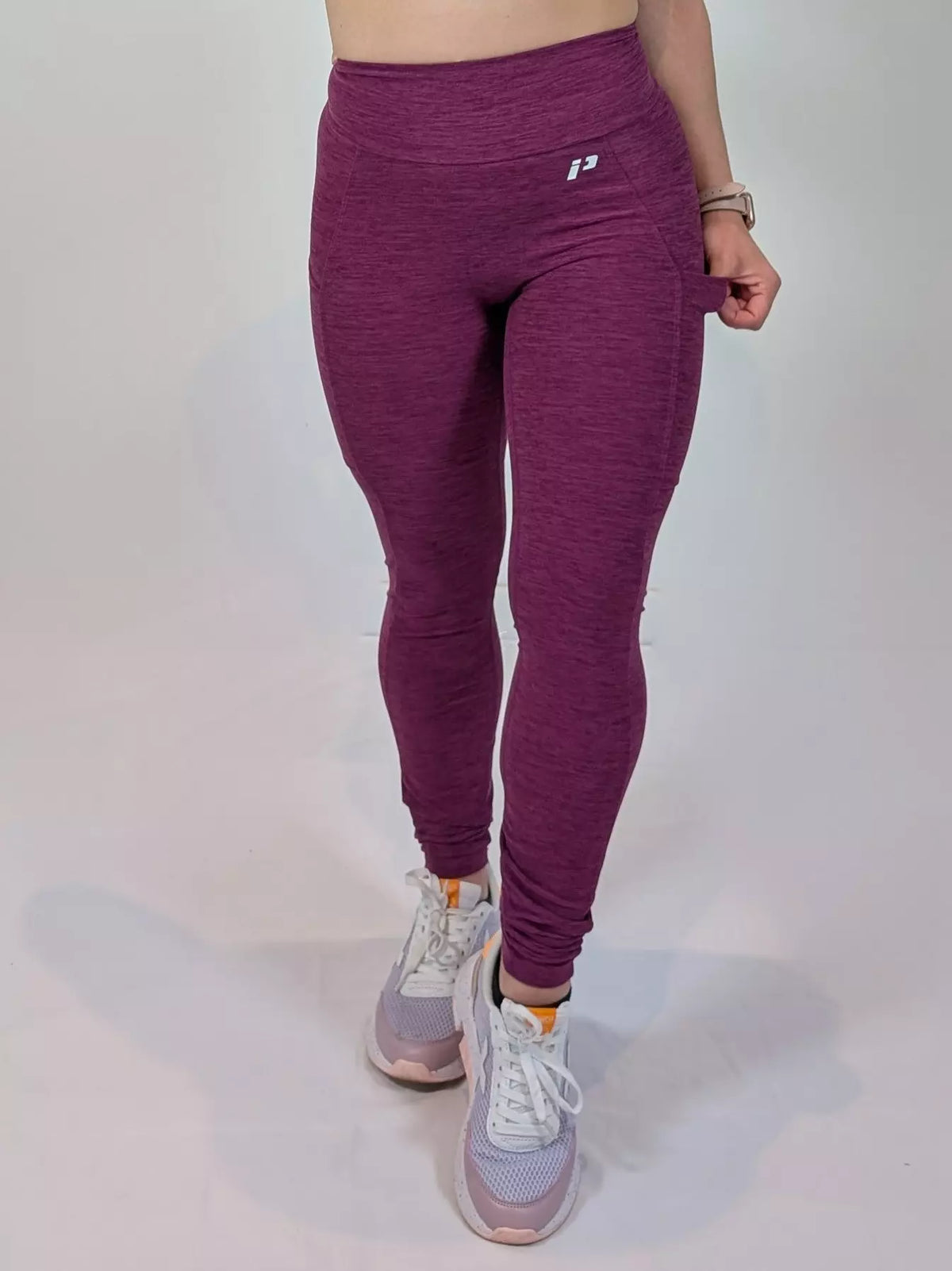 Legging de sport push up violet sculptine de face 
