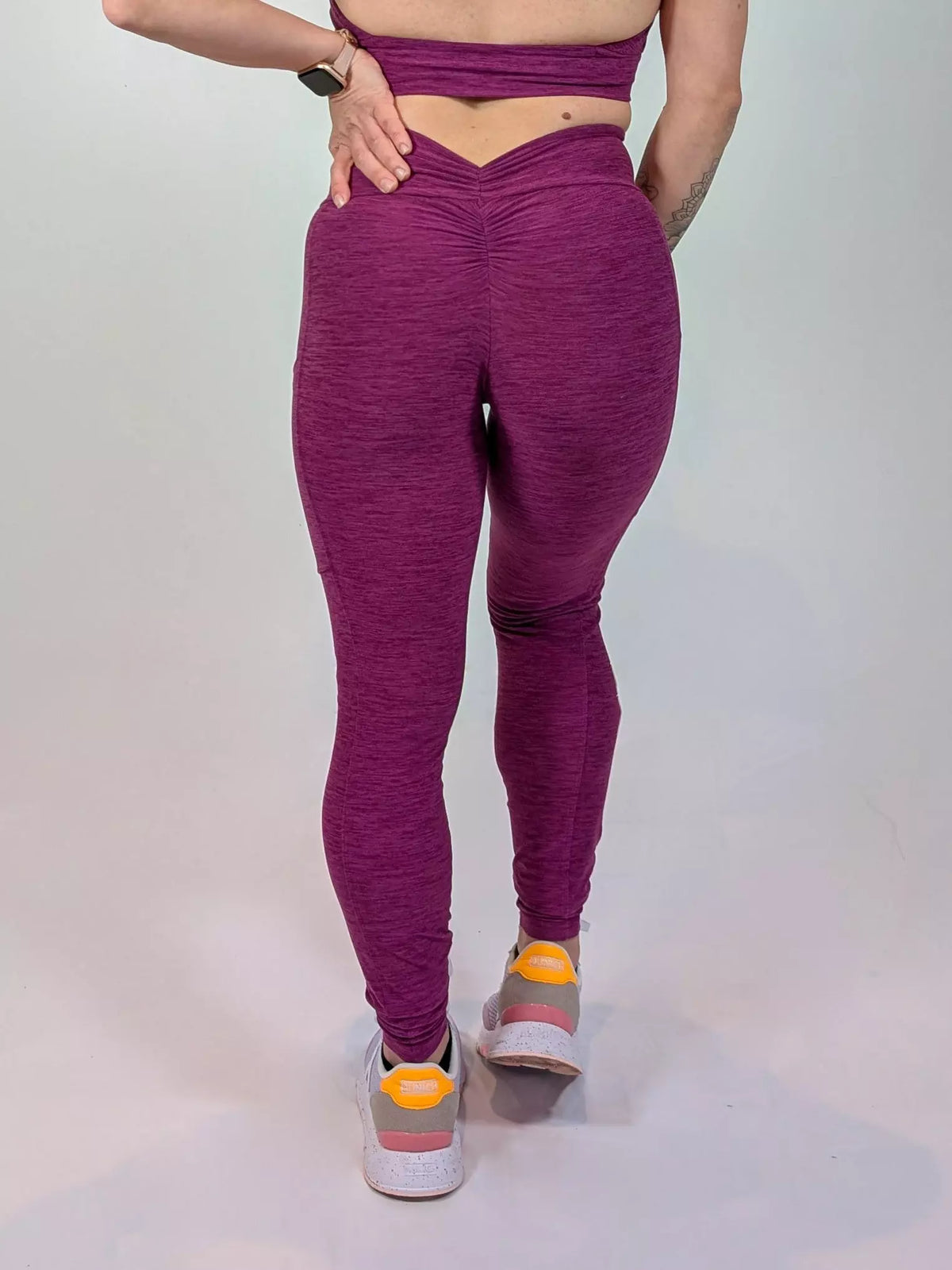 Legging de sport push up sculptine violet de dos