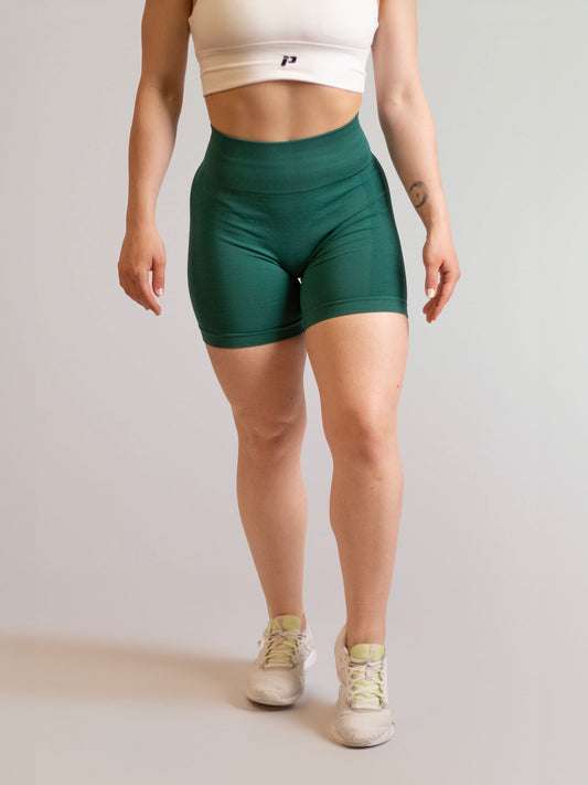 Mannequin portant le short vert de chez inprocess